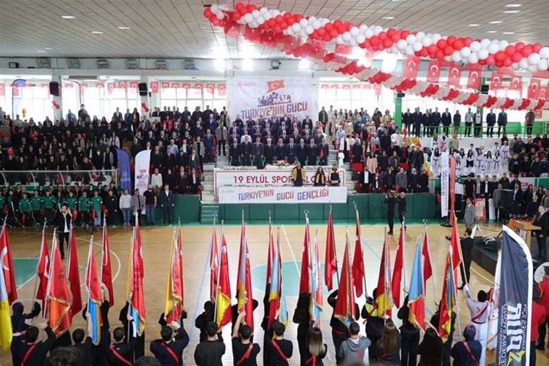 19 Mayıs Atatürk'ü Anma, Gençlik ve Spor Bayramı Coşkuyla Kutlandı.
